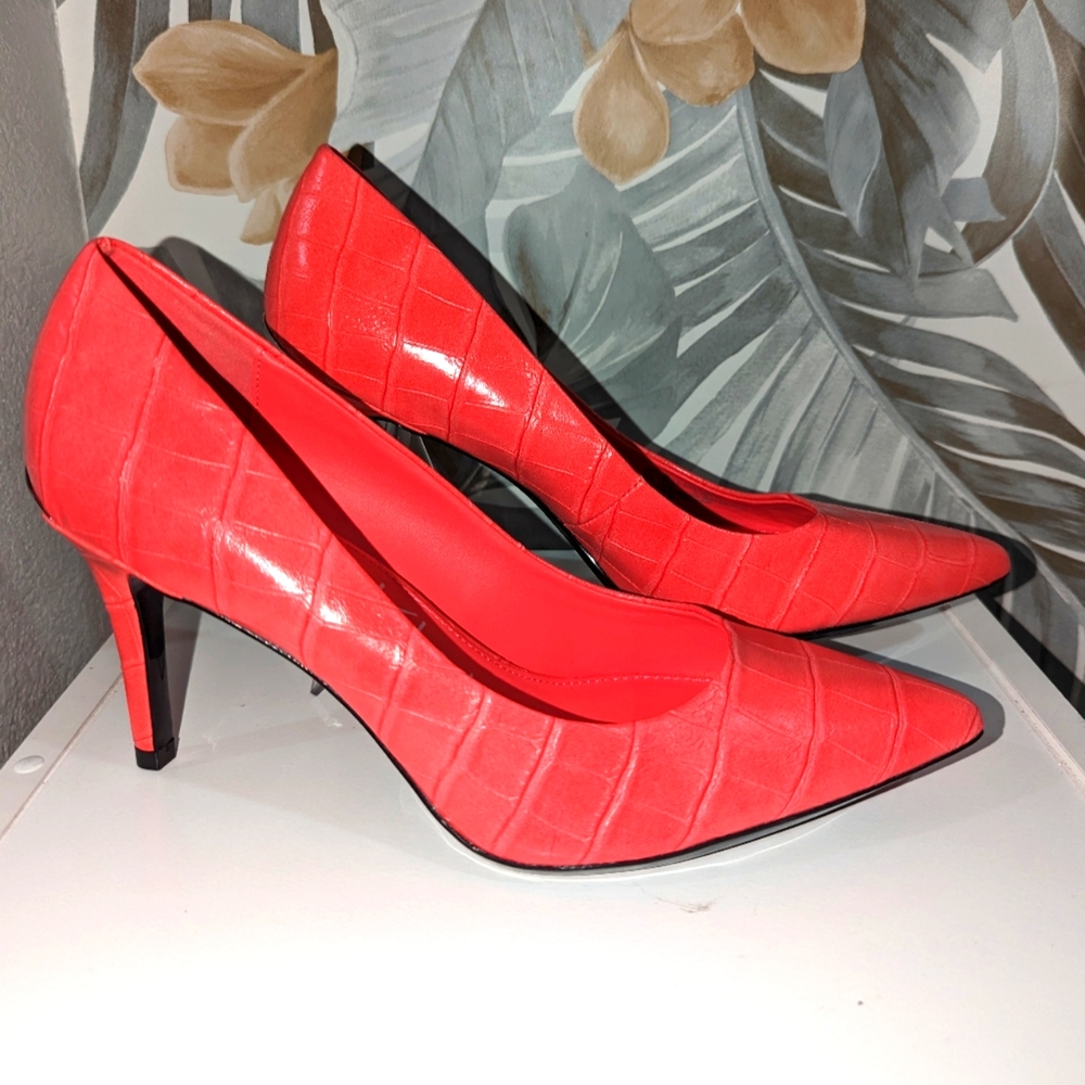 Calvin Klein - Peach / Pink Pumps